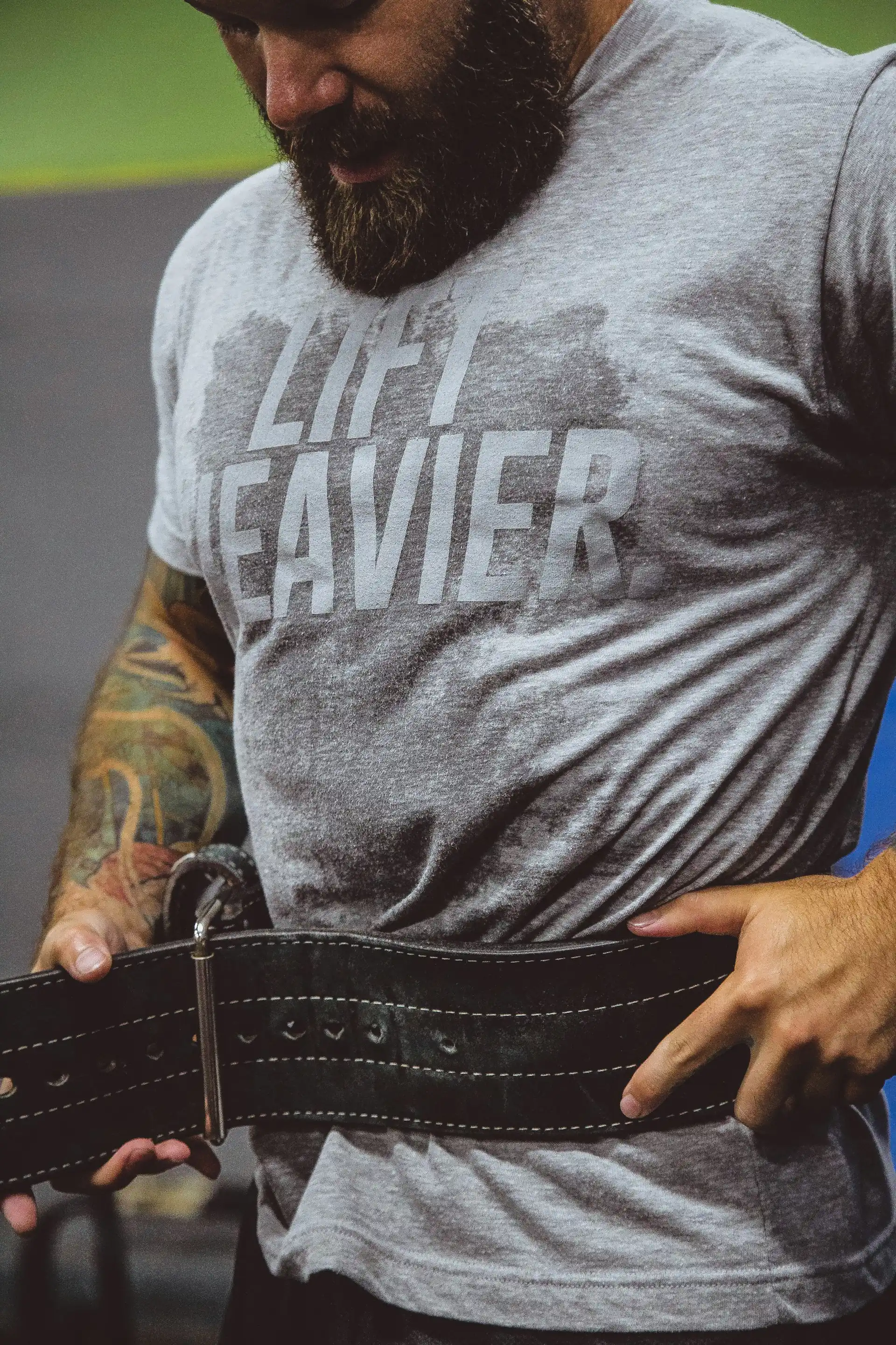 A lifter wearing a leather weight belt.
